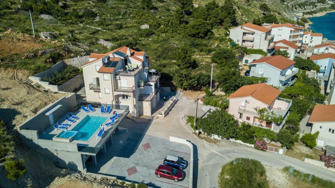 Apartments Pusic Omis Exterior photo