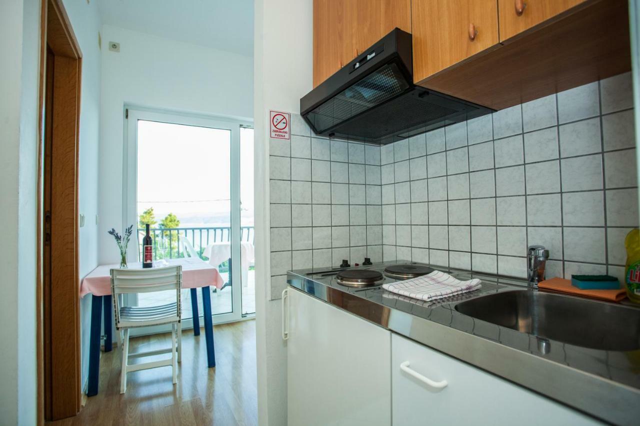 Apartments Pusic Omis Exterior photo