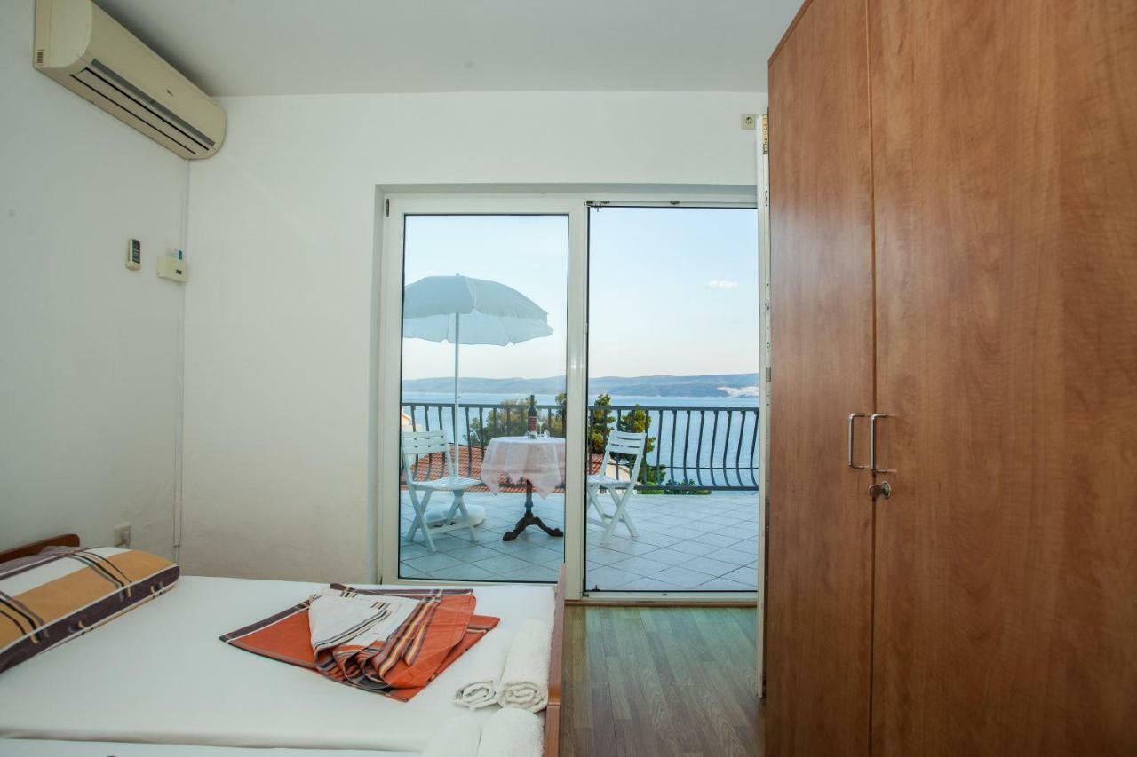 Apartments Pusic Omis Exterior photo