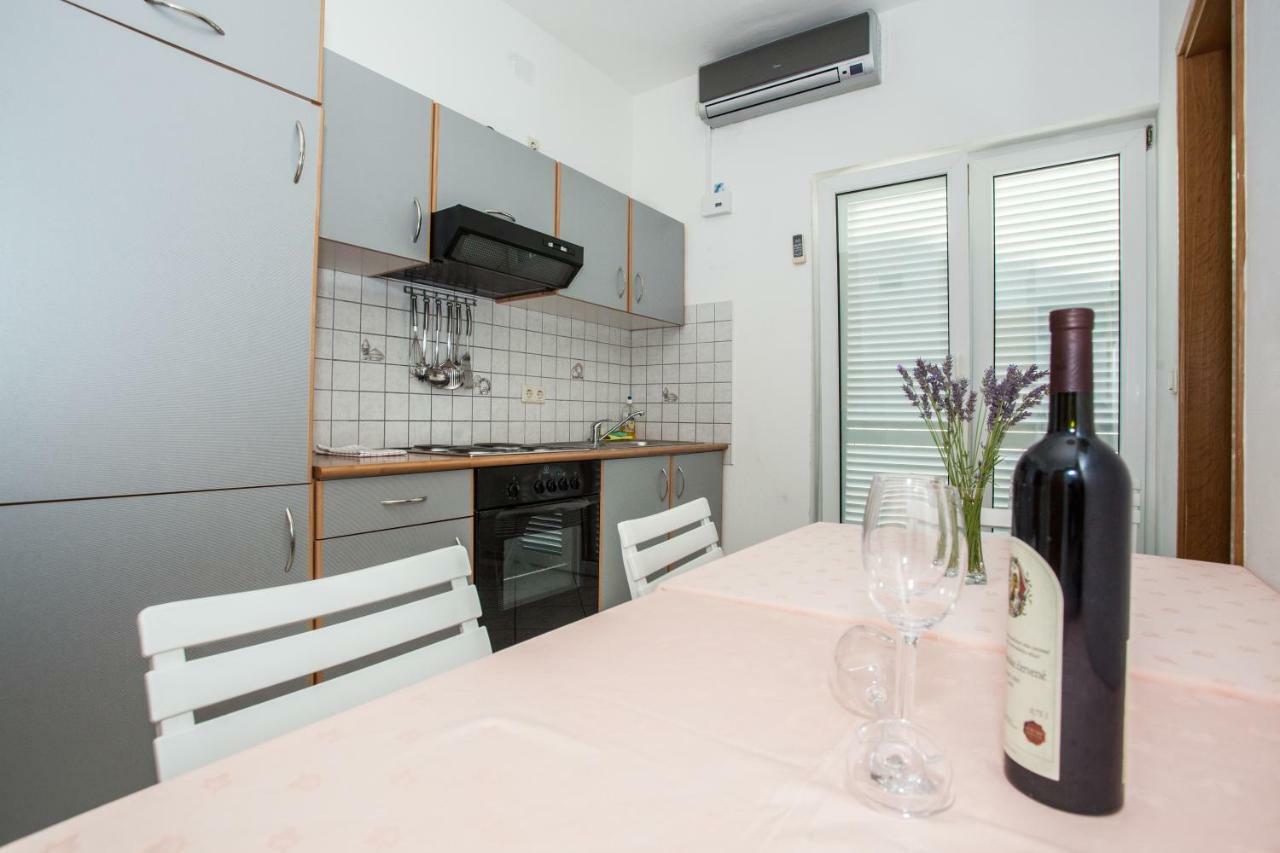 Apartments Pusic Omis Exterior photo