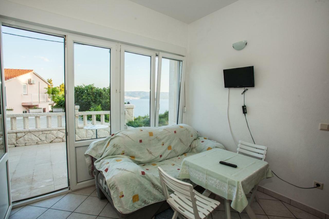 Apartments Pusic Omis Exterior photo